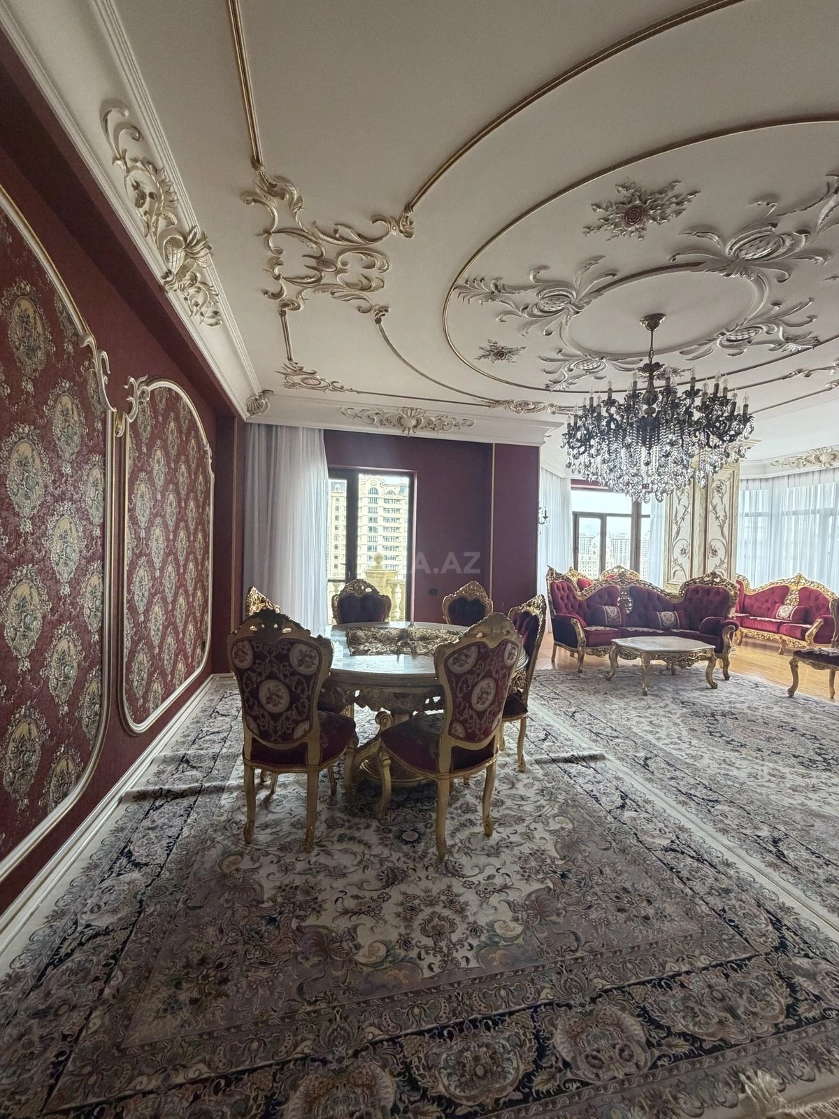 Satılır 3 otaqlı mənzil 185 m²