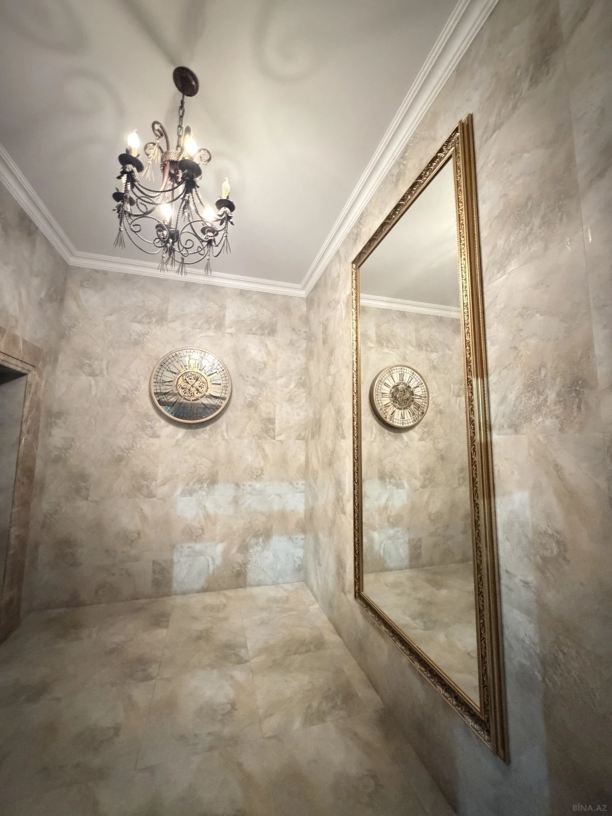 Satılır 3 otaqlı mənzil 185 m²