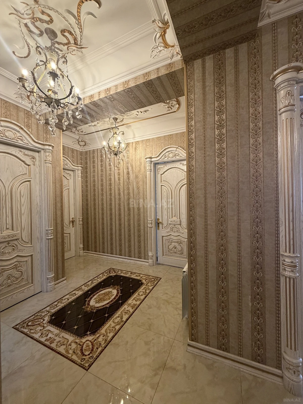 Satılır 3 otaqlı mənzil 185 m²