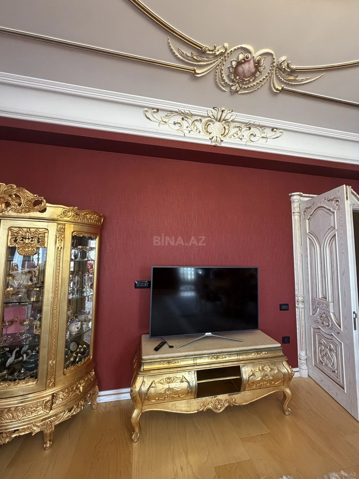 Satılır 3 otaqlı mənzil 185 m²