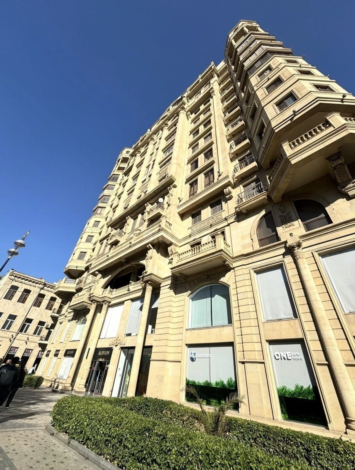 Satılır 3 otaqlı mənzil 185 m²