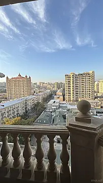 Satılır 3 otaqlı mənzil 185 m²