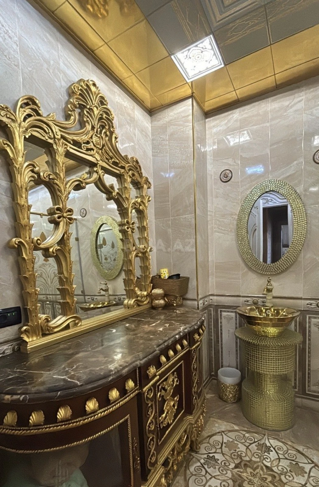 Satılır 3 otaqlı mənzil 185 m²