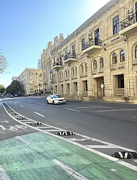 Satılır 3 otaqlı mənzil 185 m²