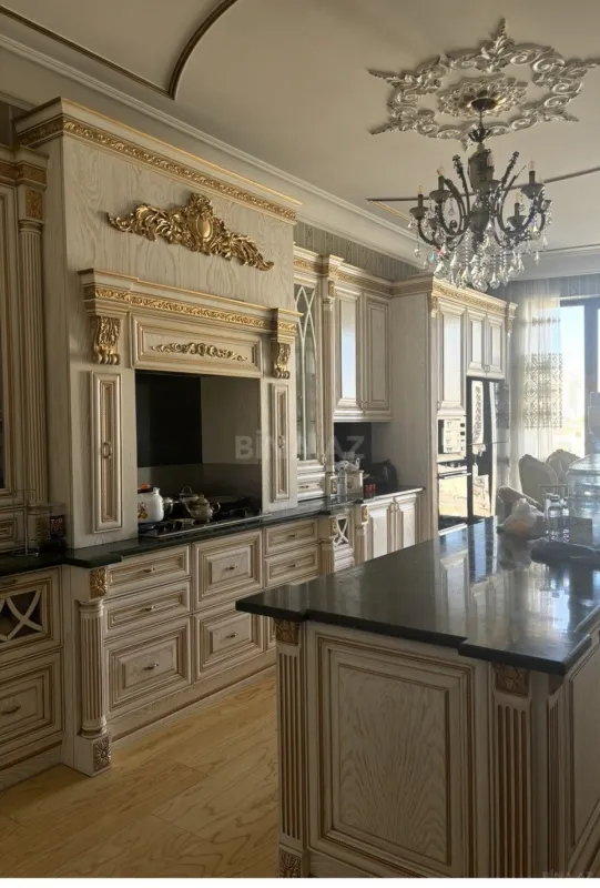 Satılır 3 otaqlı mənzil 185 m²