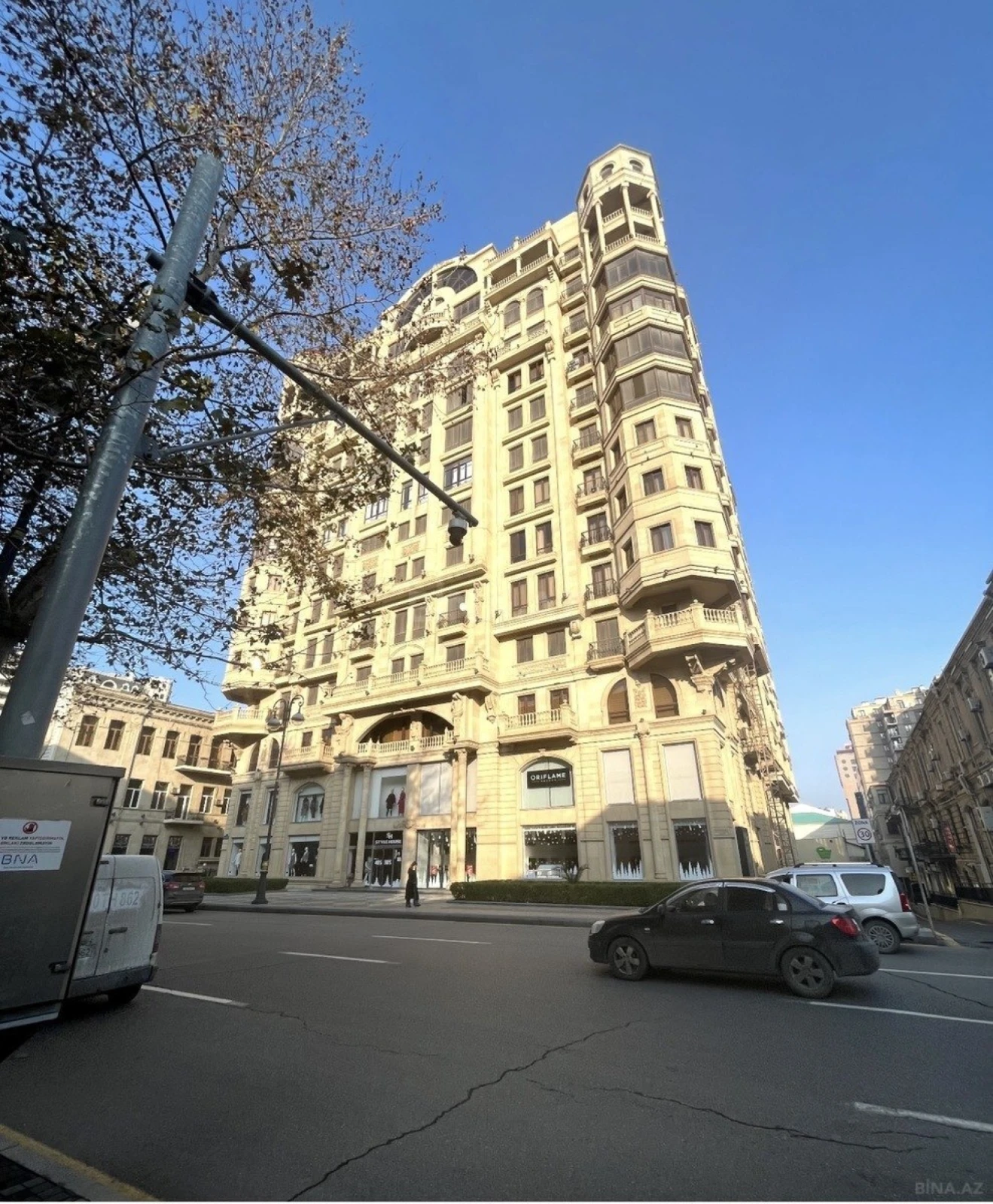 Satılır 3 otaqlı mənzil 185 m²