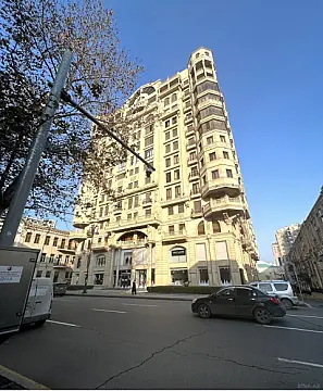 Satılır 3 otaqlı mənzil 185 m² — Bakı 3 otaq 185.00 m²