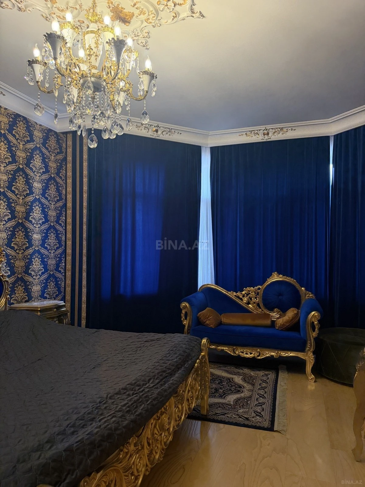 Satılır 3 otaqlı mənzil 185 m²