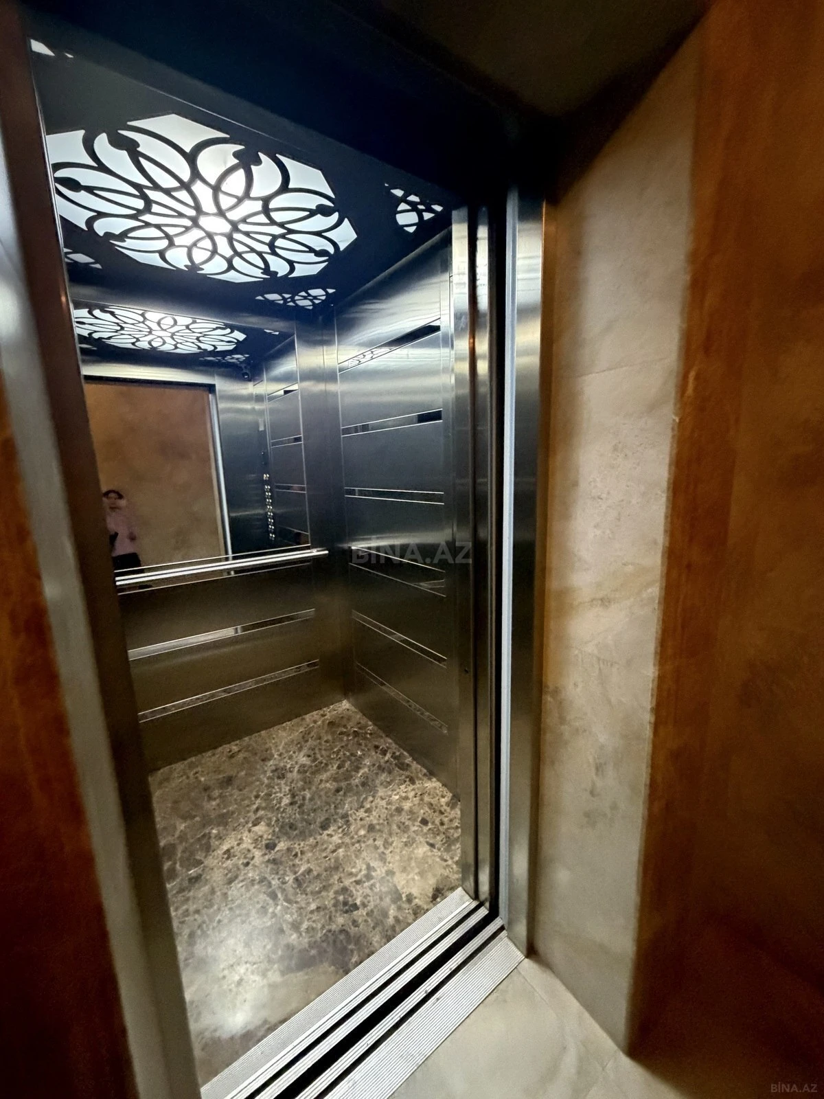 Satılır 3 otaqlı mənzil 185 m²