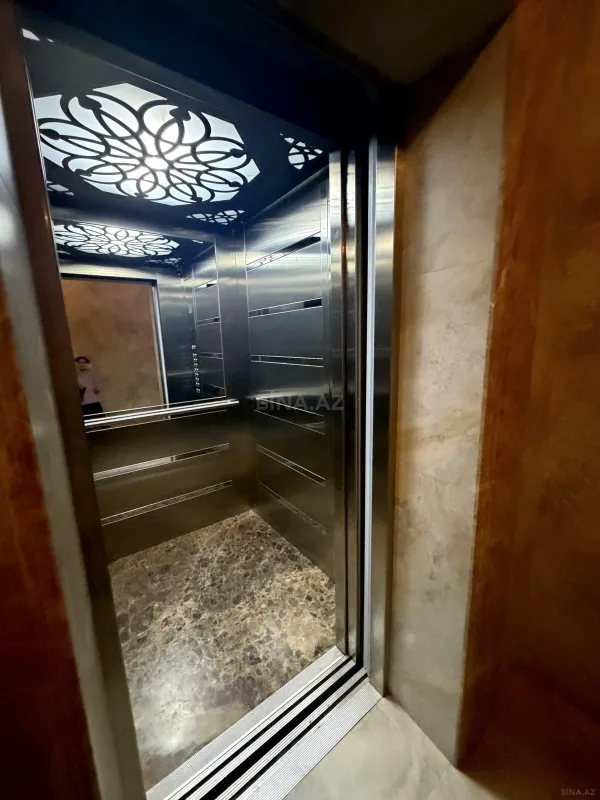 Satılır 3 otaqlı mənzil 185 m²