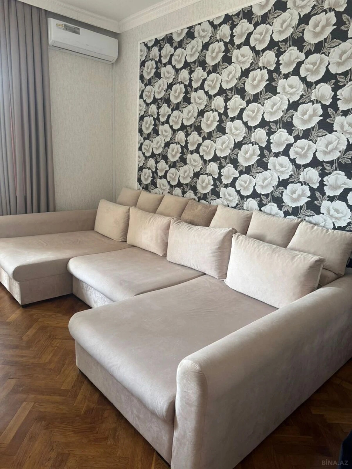Satılır 2 otaqlı mənzil 70 m²