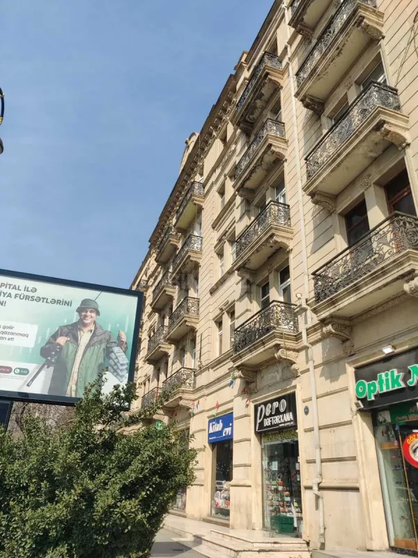 Satılır 2 otaqlı mənzil 70 m²