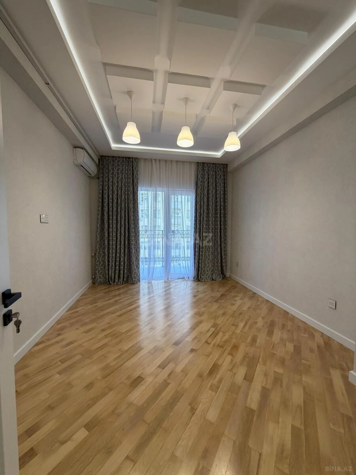 Satılır 3 otaqlı mənzil 106 m²
