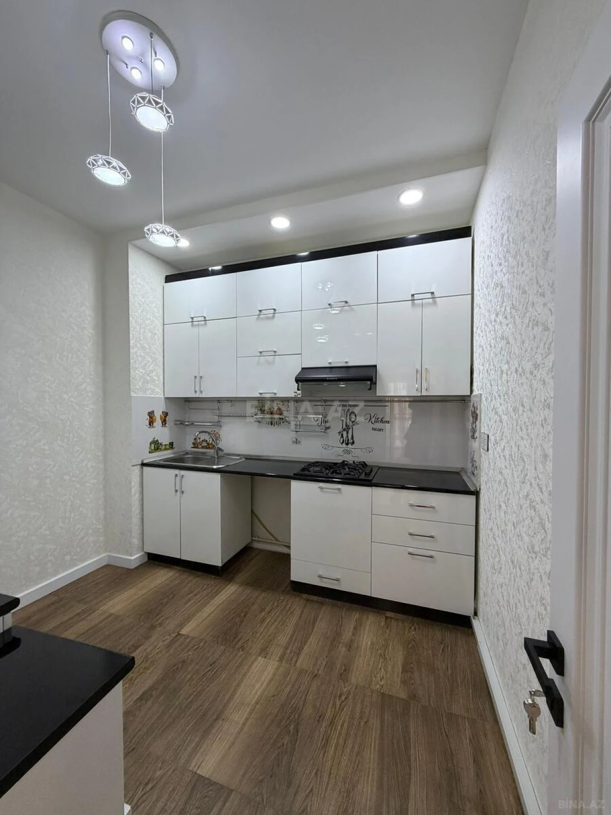 Satılır 3 otaqlı mənzil 106 m²