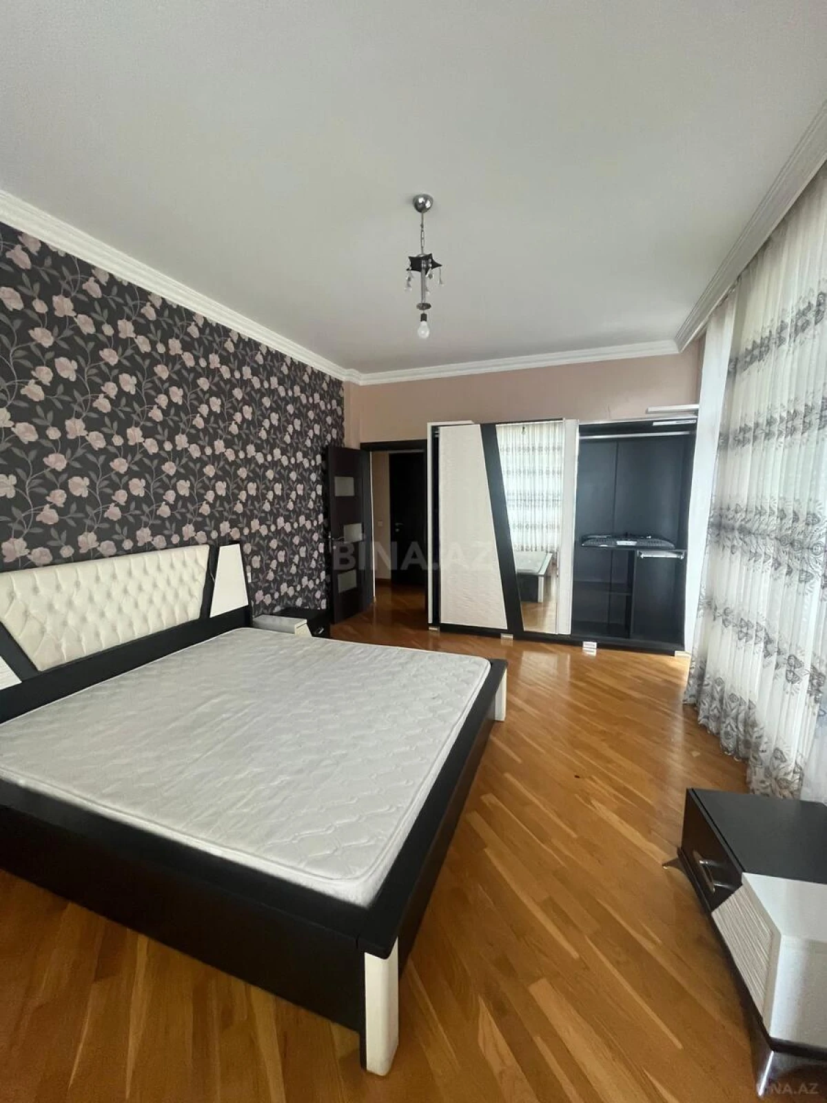 Kirayə verilir 3 otaqlı mənzil 132 m²