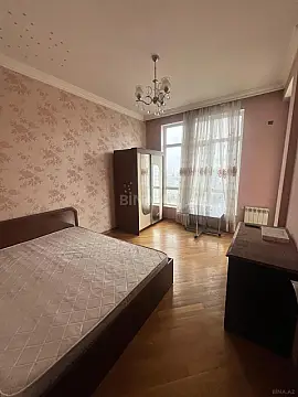 Kirayə verilir 3 otaqlı mənzil 132 m²