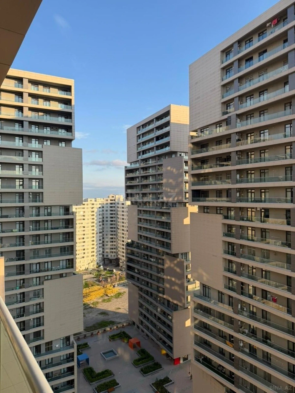 Satılır 2 otaqlı mənzil 66 m²