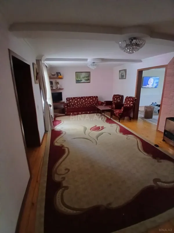 Satılır 5 otaqlı həyət evi 200 m²