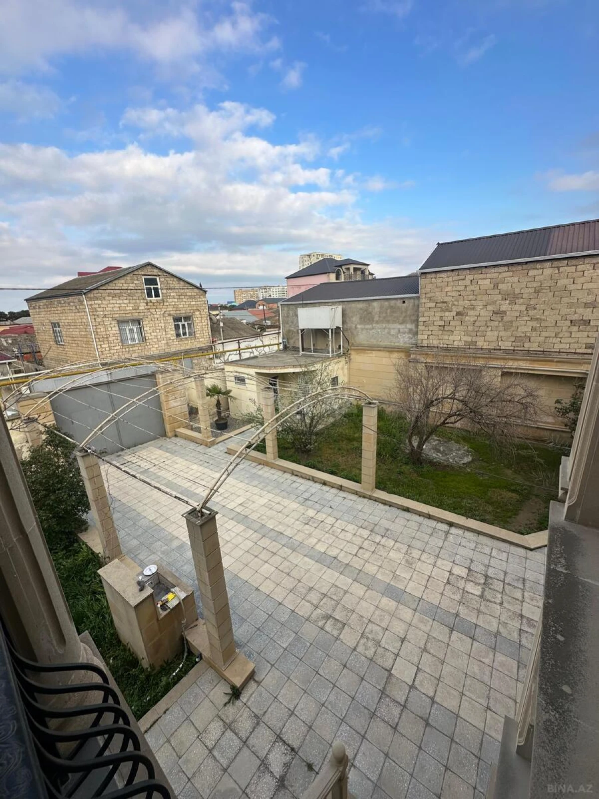 Satılır 6 otaqlı həyət evi 270 m²