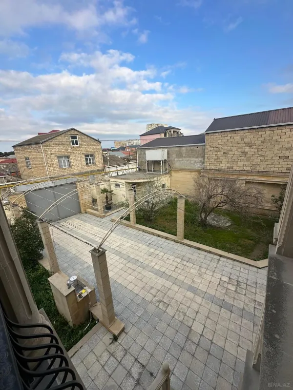 Satılır 6 otaqlı həyət evi 270 m²