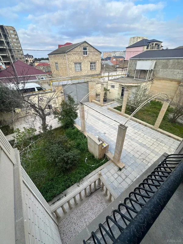 Satılır 6 otaqlı həyət evi 270 m²
