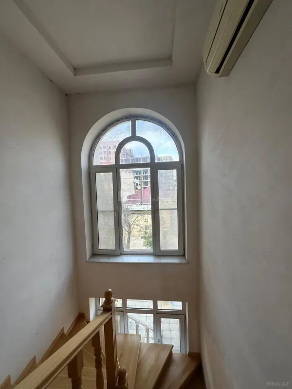 Satılır 6 otaqlı həyət evi 270 m²