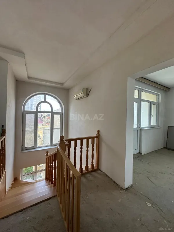 Satılır 6 otaqlı həyət evi 270 m²