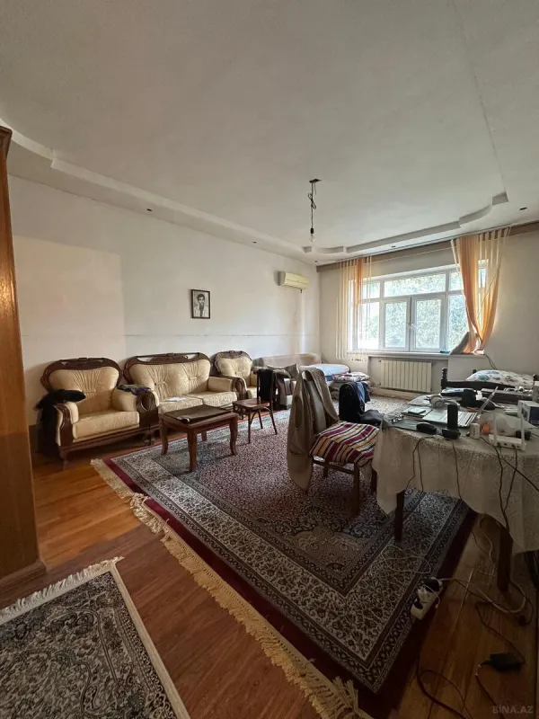 Satılır 6 otaqlı həyət evi 270 m²