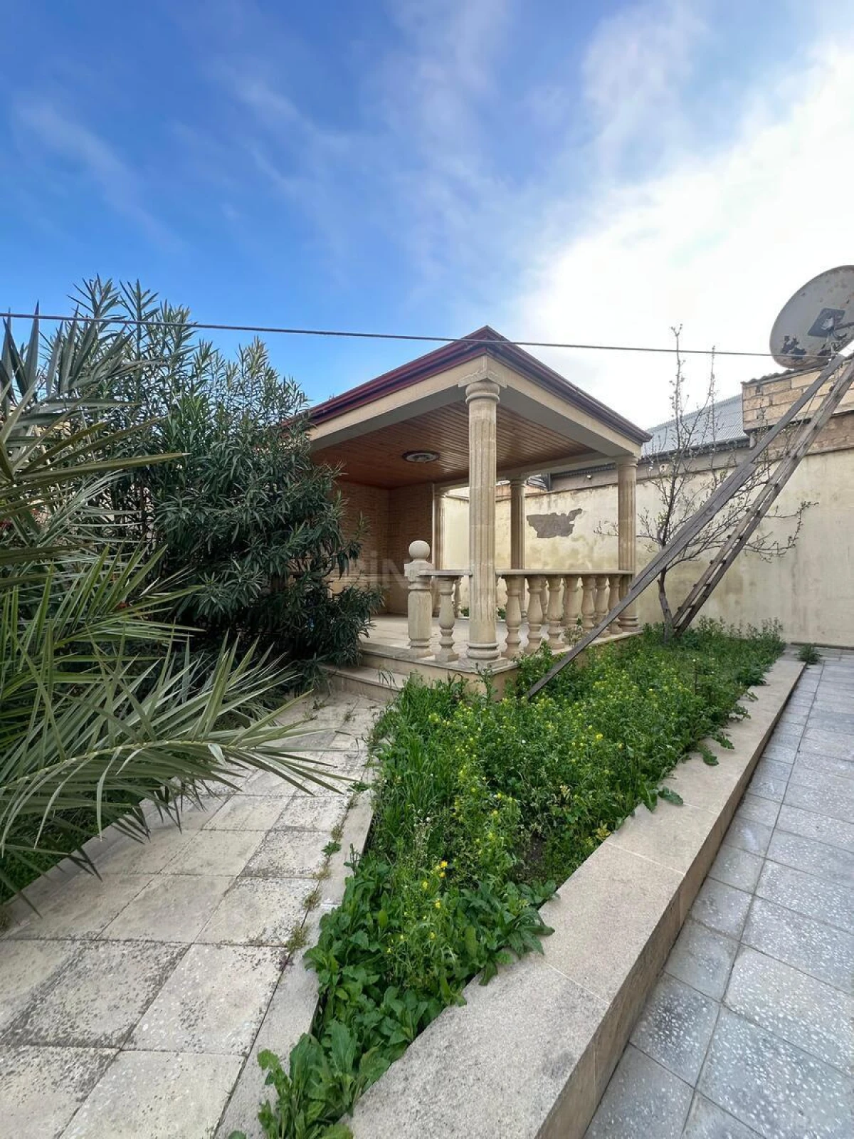 Satılır 6 otaqlı həyət evi 270 m²