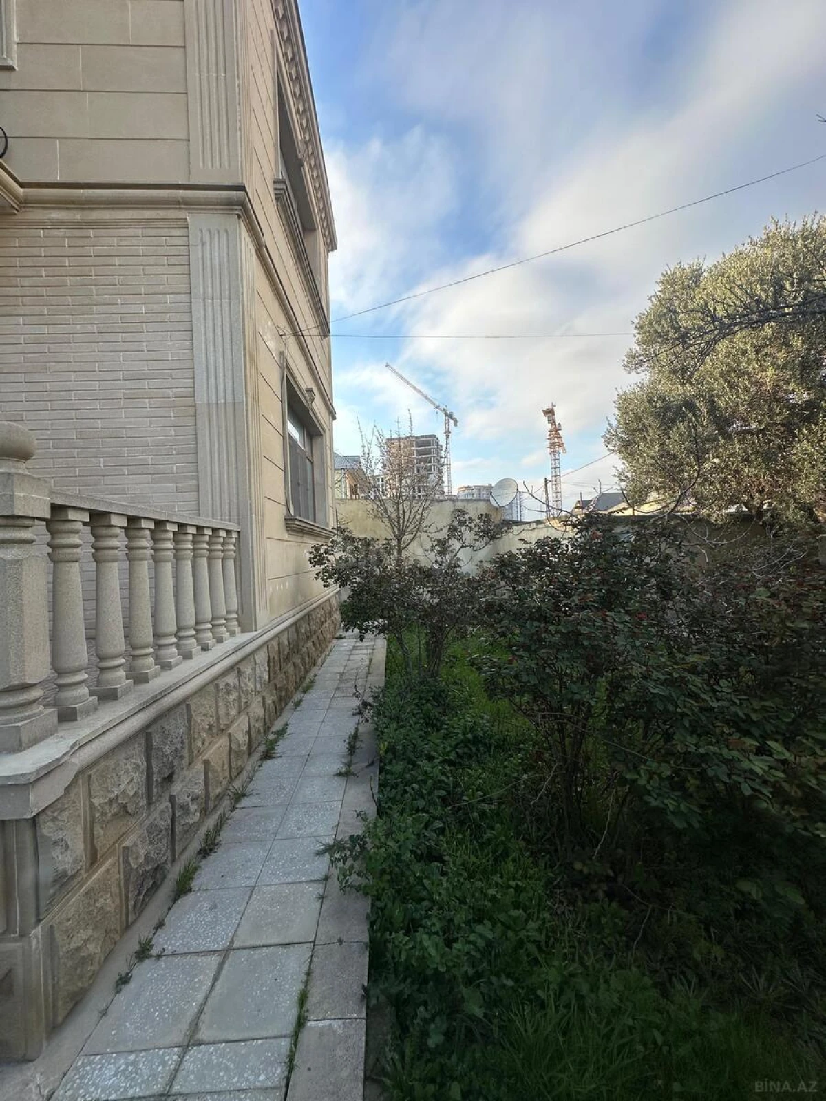 Satılır 6 otaqlı həyət evi 270 m²