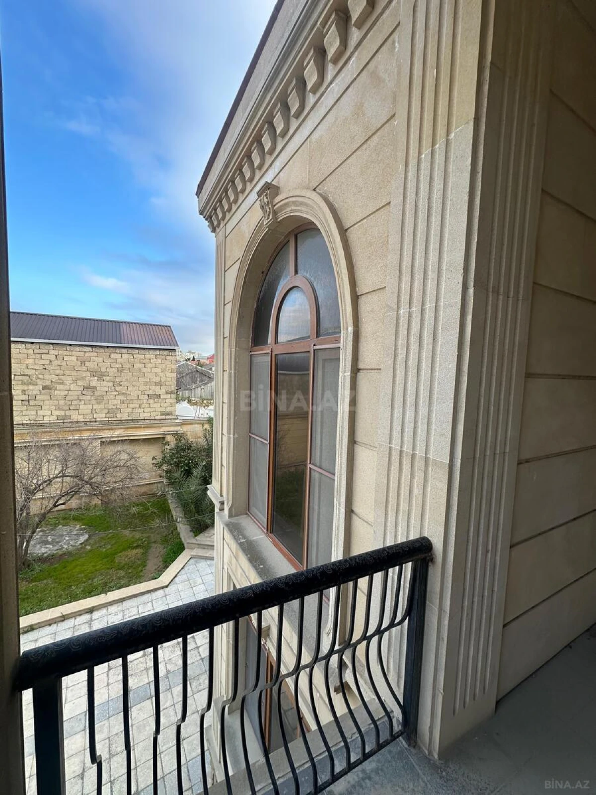 Satılır 6 otaqlı həyət evi 270 m²