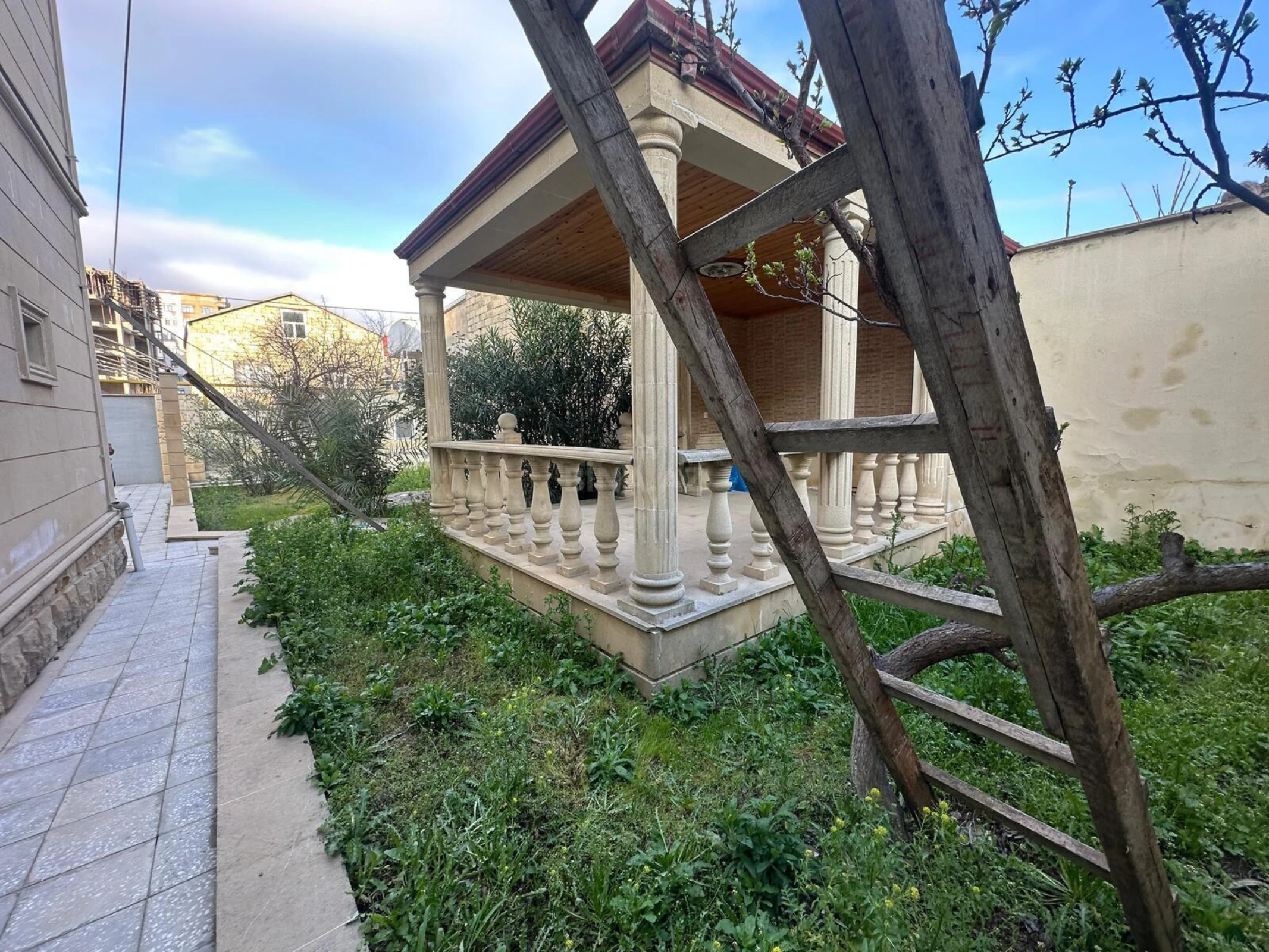 Satılır 6 otaqlı həyət evi 270 m²