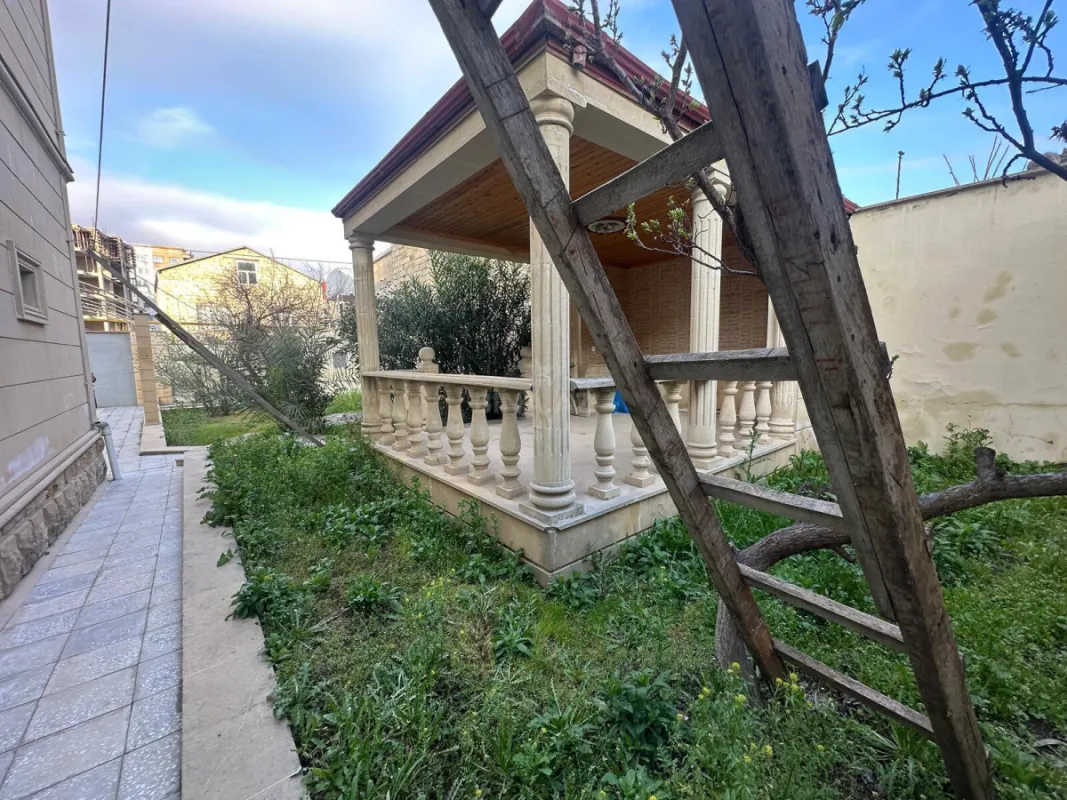 Satılır 6 otaqlı həyət evi 270 m²