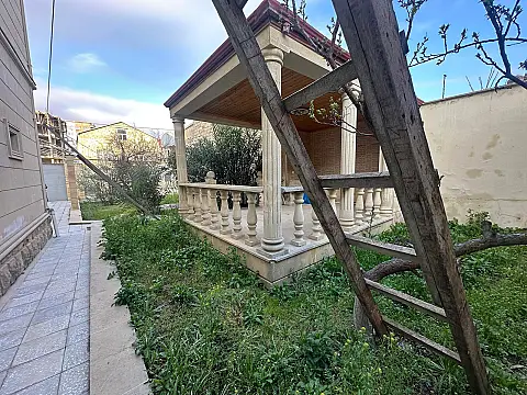 Satılır 6 otaqlı həyət evi 270 m²