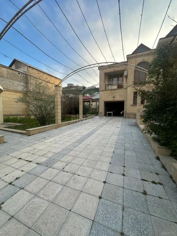 Satılır 6 otaqlı həyət evi 270 m²