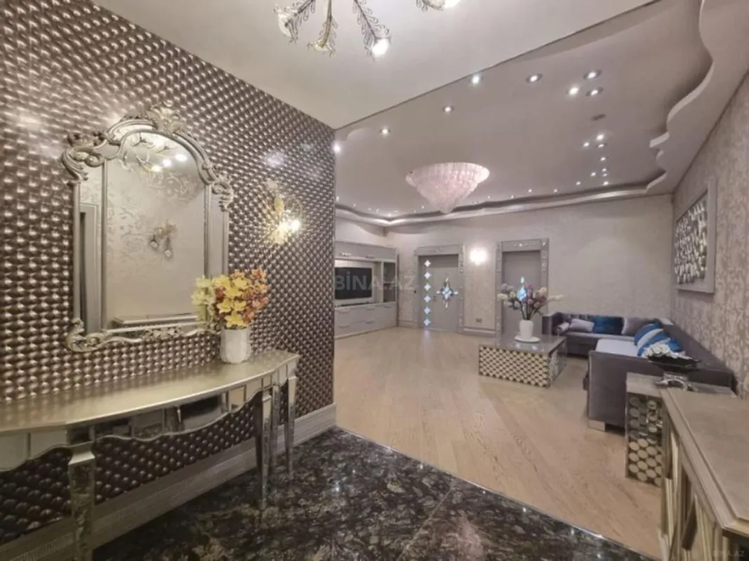 Satılır 4 otaqlı mənzil 239 m²