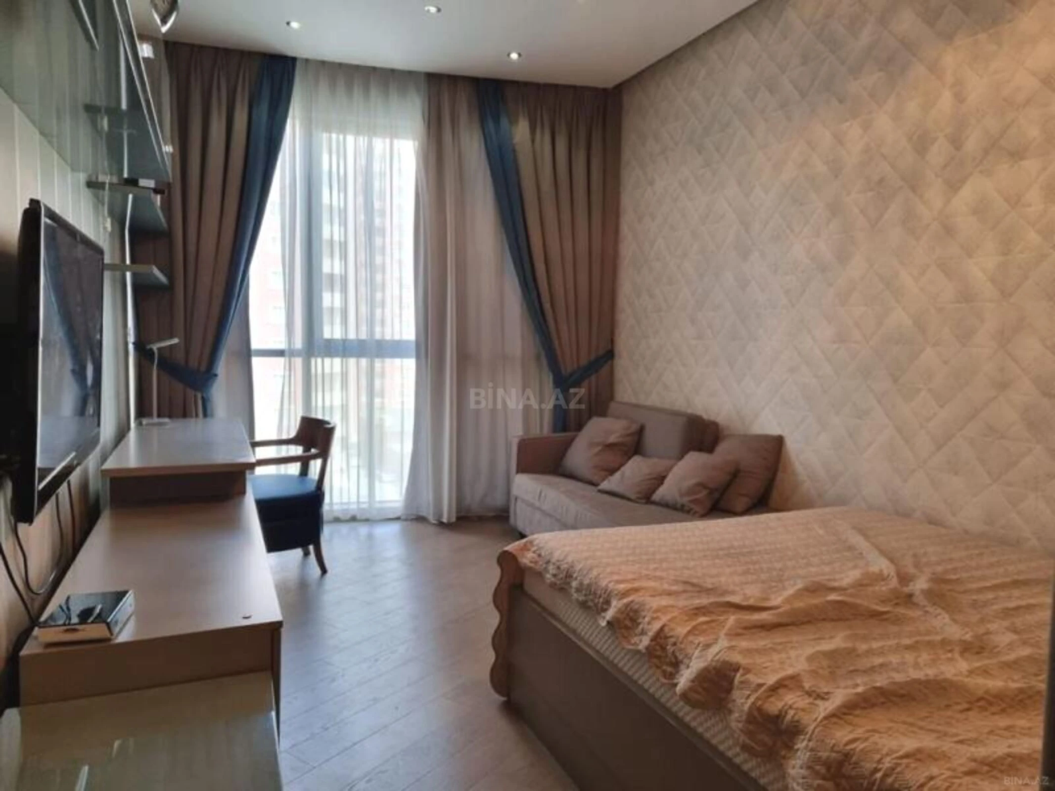 Satılır 4 otaqlı mənzil 239 m²