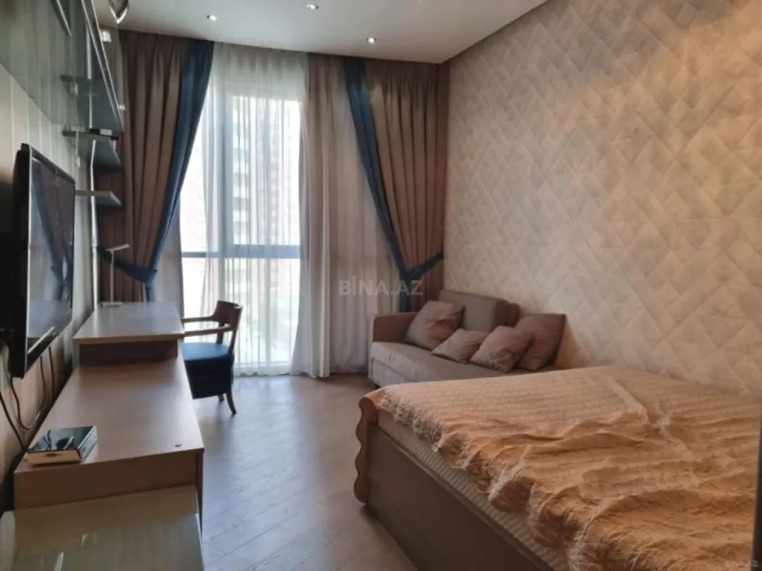 Satılır 4 otaqlı mənzil 239 m²