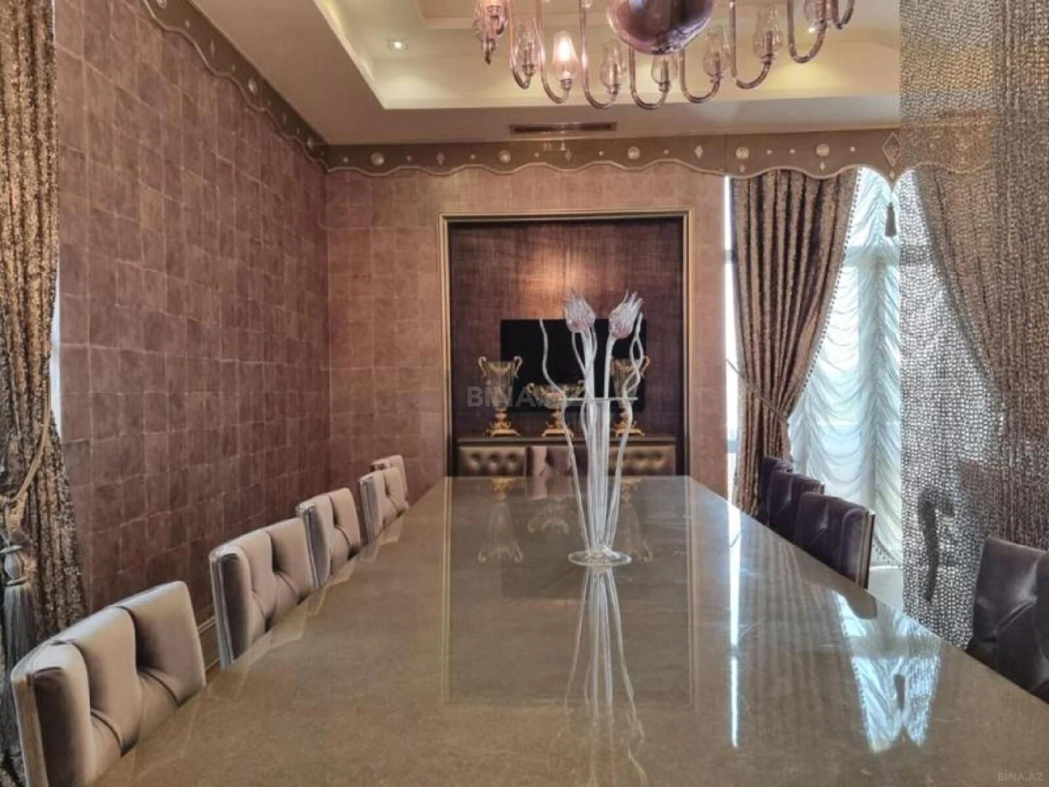 Satılır 4 otaqlı mənzil 239 m²