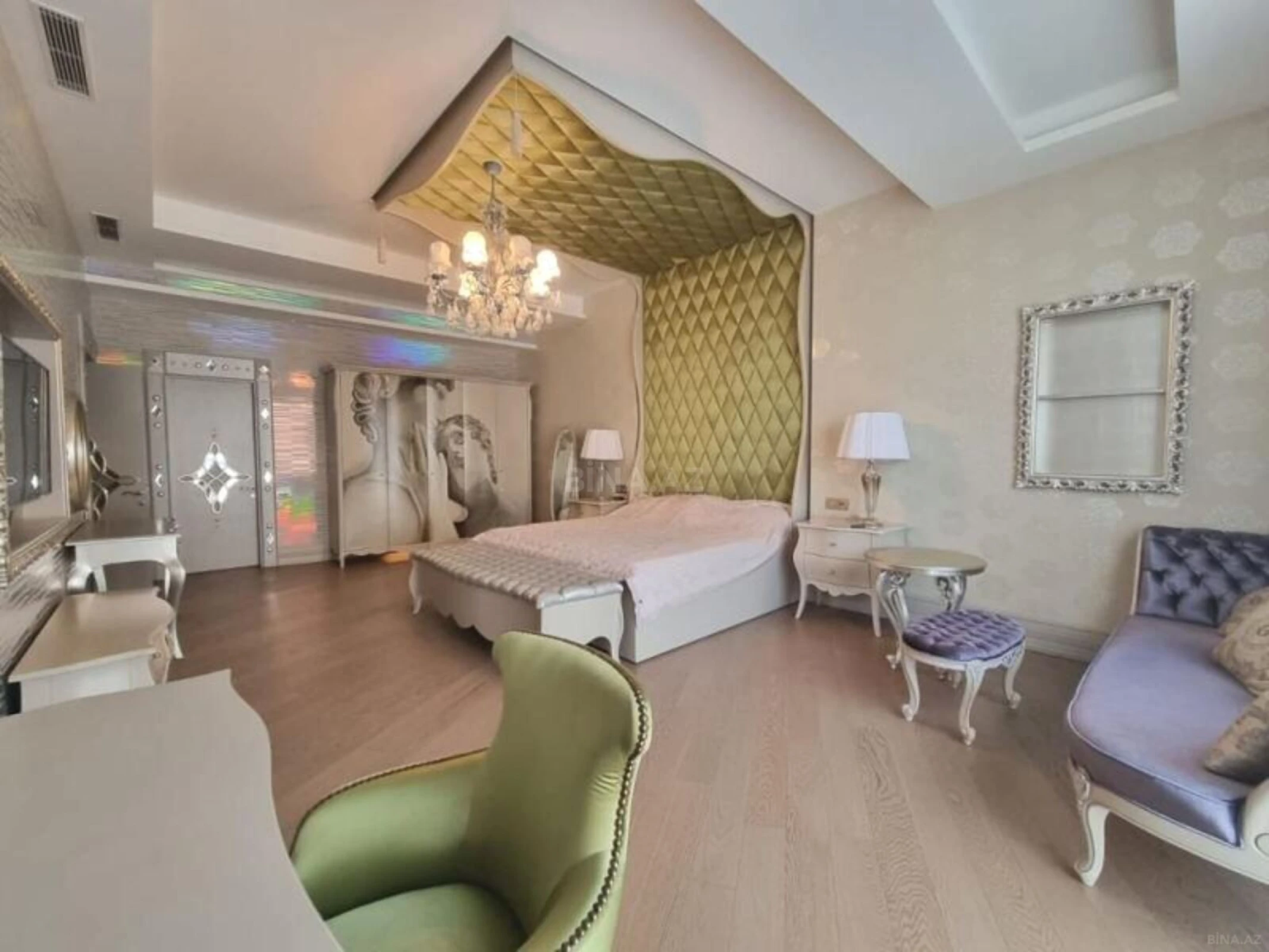 Satılır 4 otaqlı mənzil 239 m²