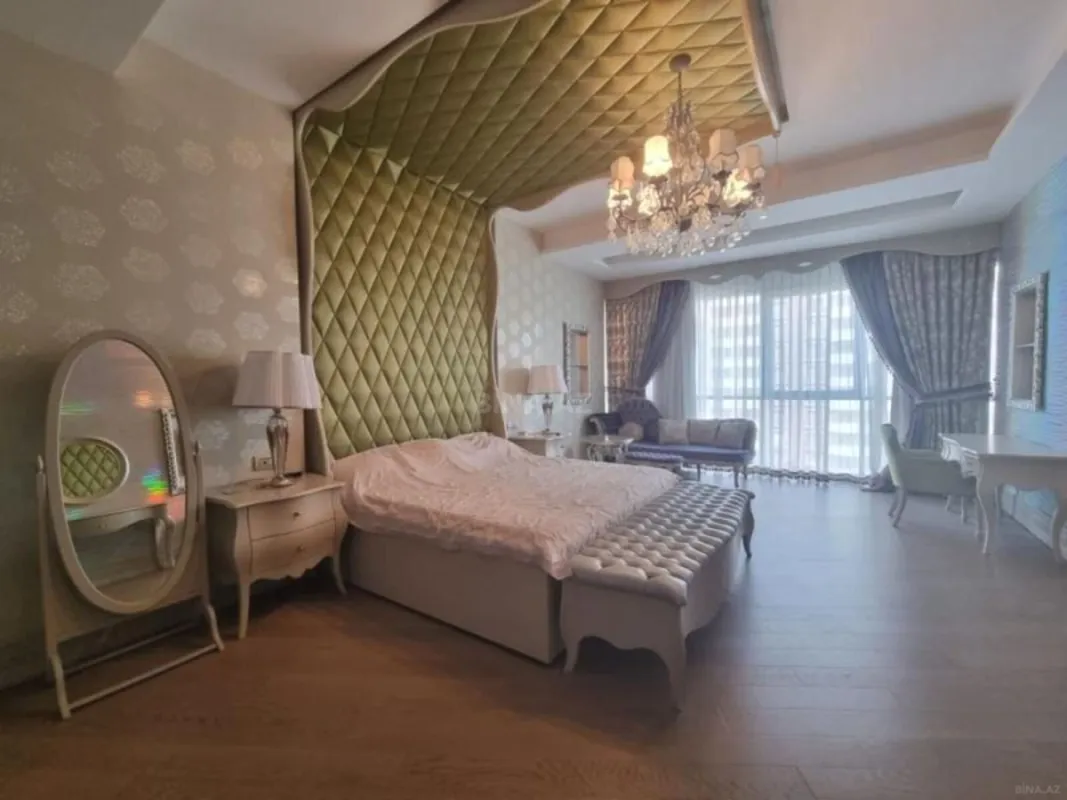 Satılır 4 otaqlı mənzil 239 m²