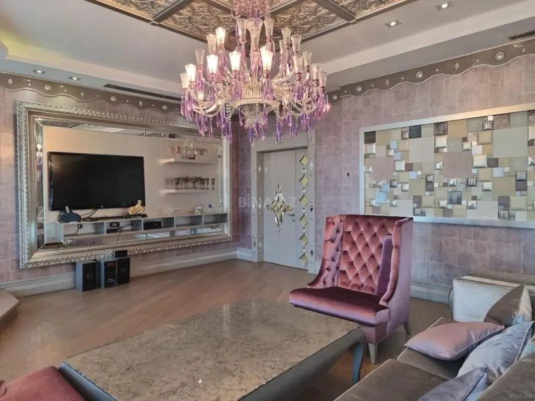 Satılır 4 otaqlı mənzil 239 m²