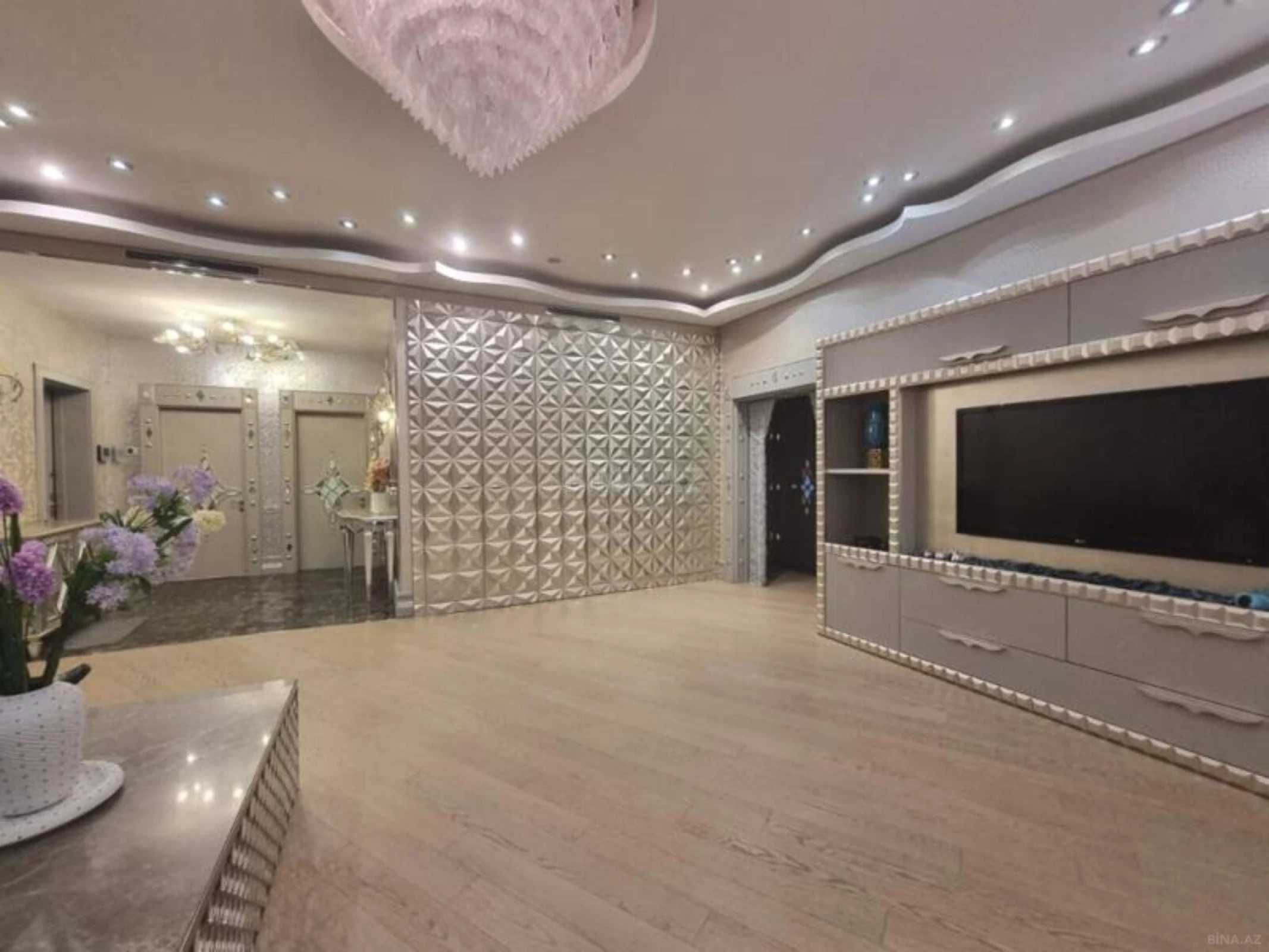 Satılır 4 otaqlı mənzil 239 m²