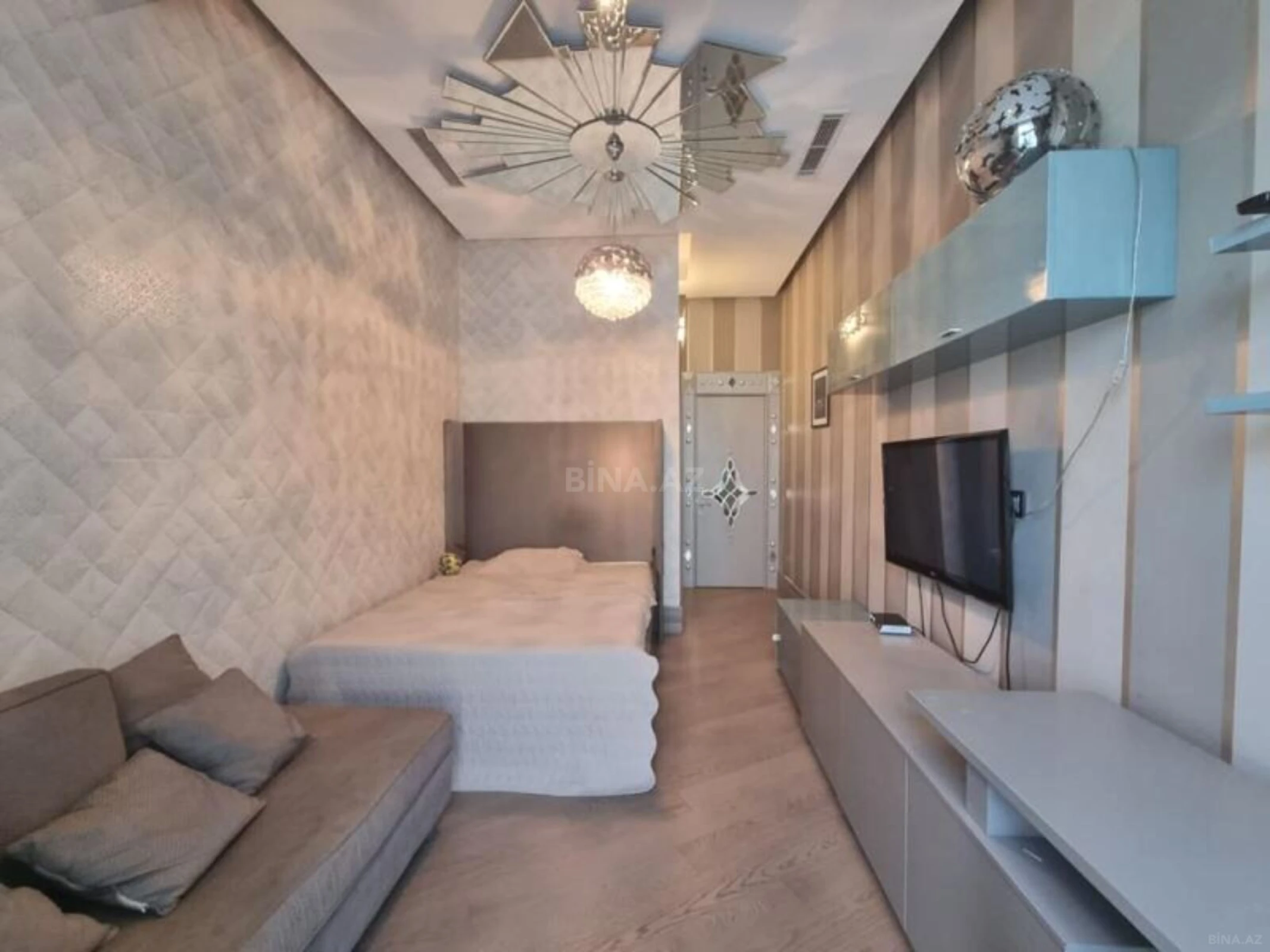 Satılır 4 otaqlı mənzil 239 m²