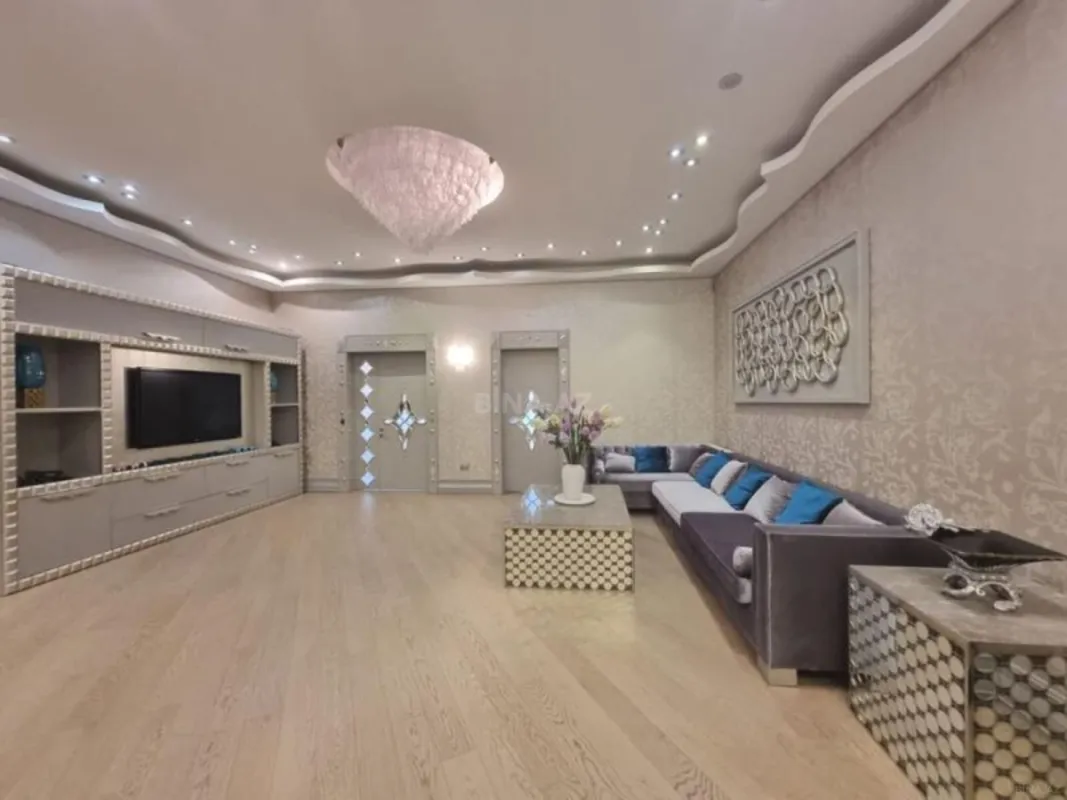Satılır 4 otaqlı mənzil 239 m²