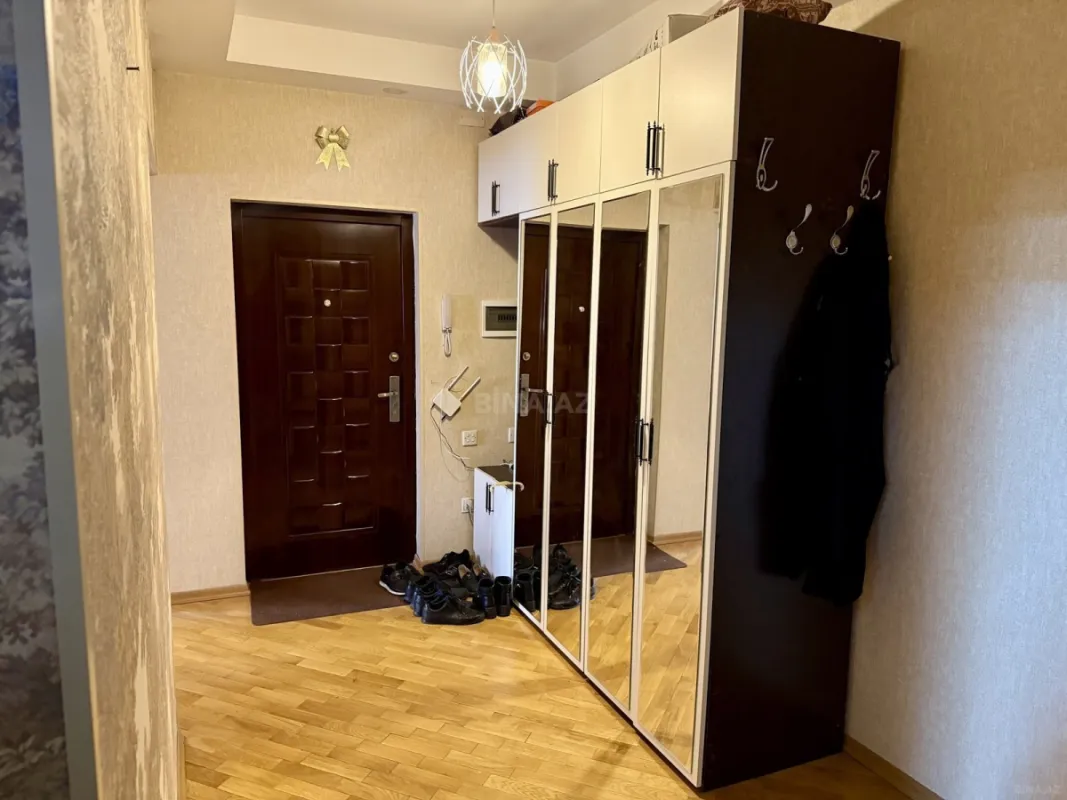 Satılır 2 otaqlı mənzil 88 m²