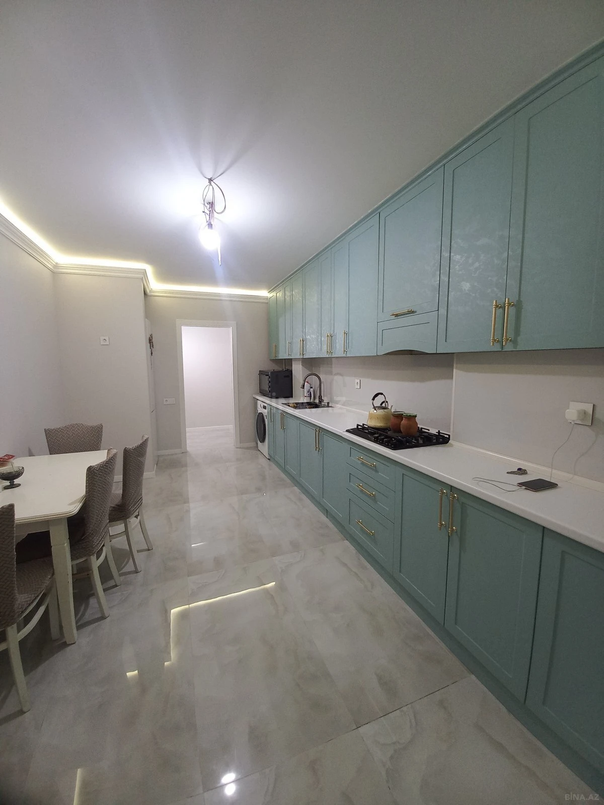 Satılır 4 otaqlı mənzil 120 m²