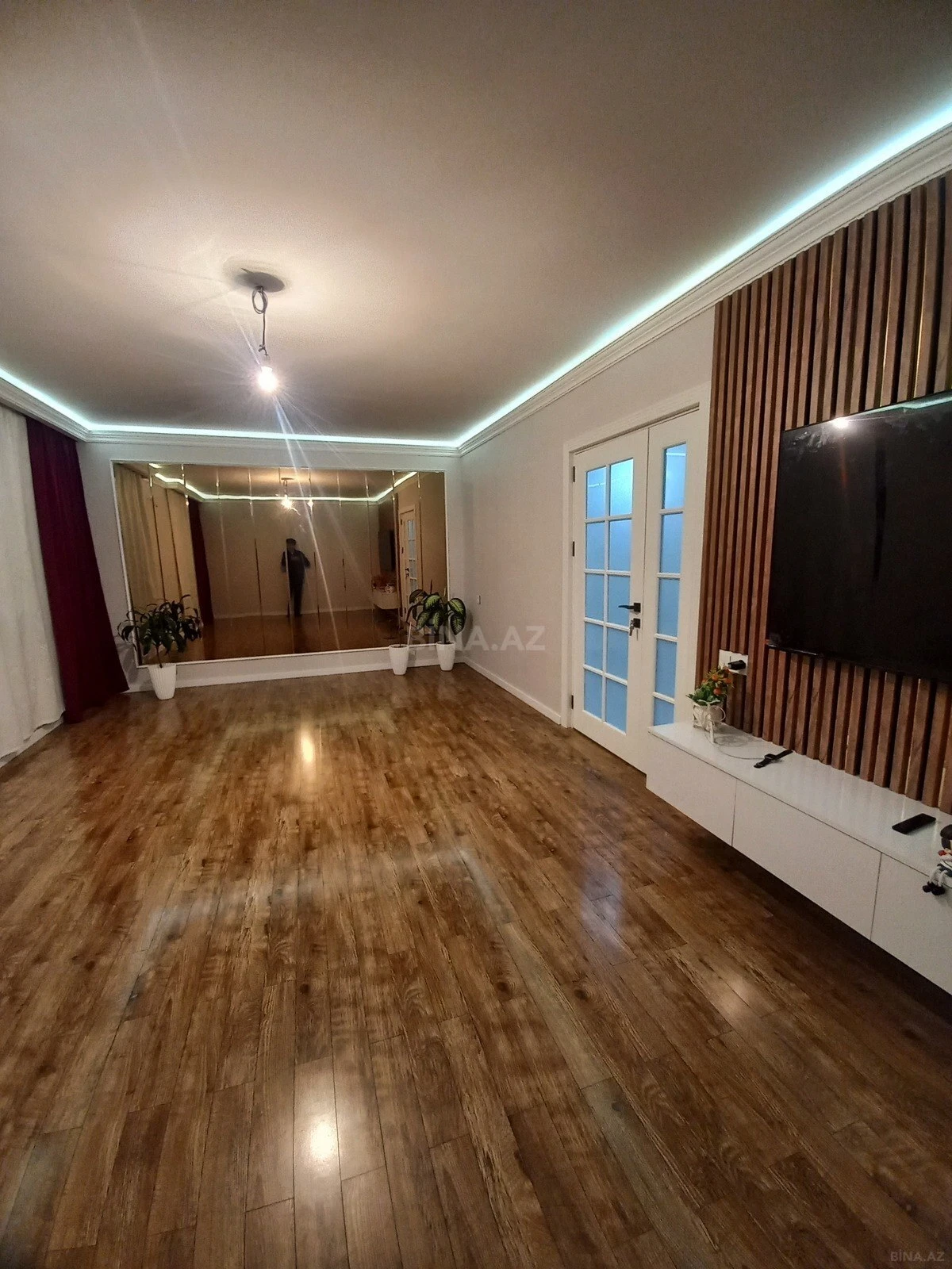 Satılır 4 otaqlı mənzil 120 m²