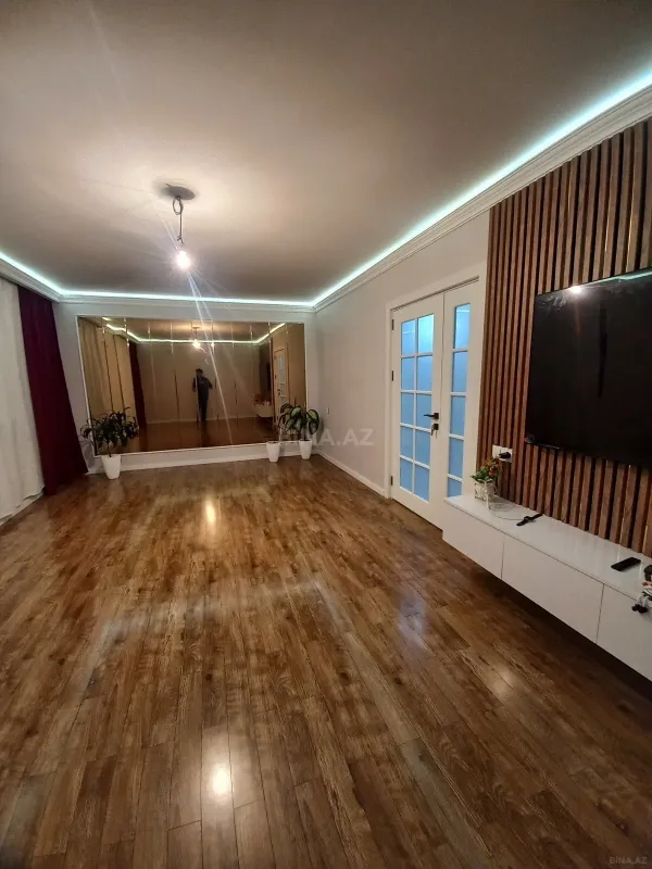 Satılır 4 otaqlı mənzil 120 m²