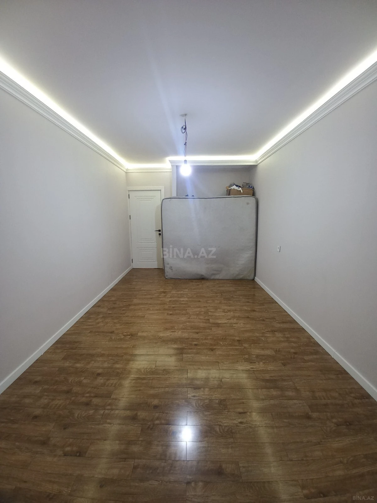 Satılır 4 otaqlı mənzil 120 m²